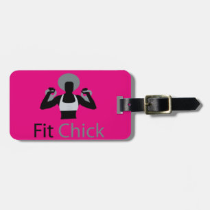 Färdig chick med afro- hållande kettlebells bagagebricka