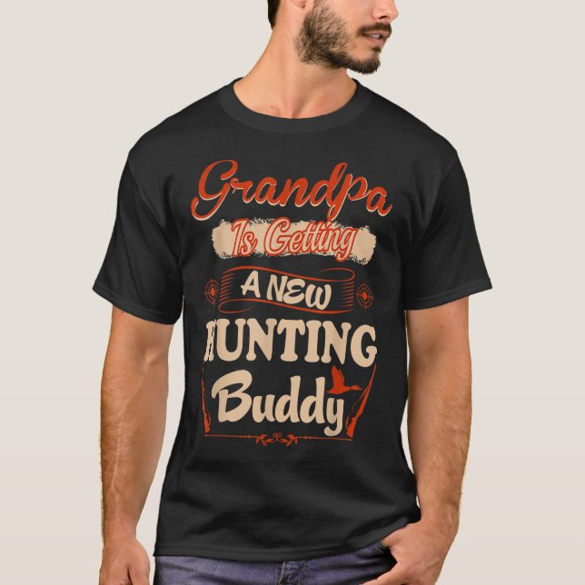 Farfar Får En Ny Jaktkompis Att Laddas T Shirt (Framsida)