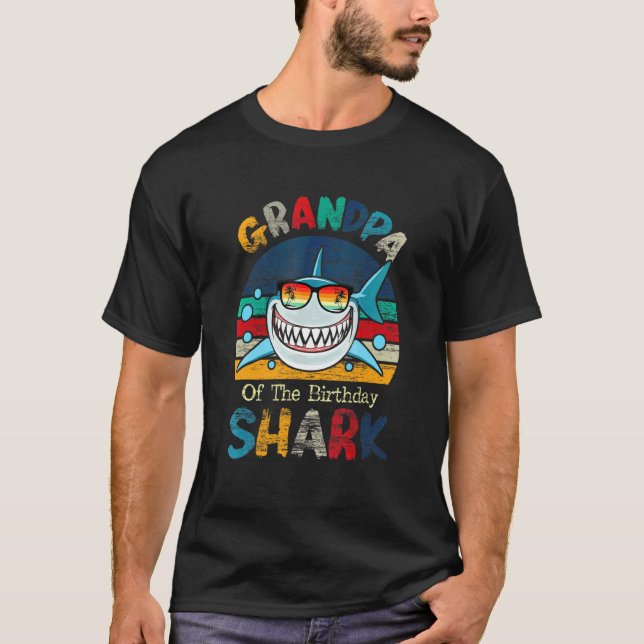 Farfar i den matchande familjen för hajfödelsedag t shirt (Framsida)