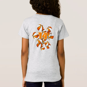 färg basketbollar med ett orange vitt team t shirt