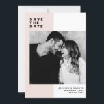 Färg-block med modern typografi Spara Datumet<br><div class="desc">Rosa Färg Block med modern typografi Photo Spara datum meddelande. Anpassadet sparar datumet med modern typografi med  och vit färg-blockbakgrund. Denna moderna besparing är perfekt för alla bröllop-teman. Andra färg finns tillgängliga.</div>