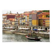 Färg i stadshamnen i Porto Portugal