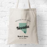 Färg Nevada Destination Wedding Välkomstpåse. Tygkasse<br><div class="desc">Bröllop helg välkomnar presentsäcken för gäster från byn till bröllop, med en bild av Nevada. Du kan redigera färg för vilken del som helst av den här designen och flytta hjärtat till bröllop. Om du vill ändra färg klickar du på Anpassa och "redigera med verktyg i designen". Markera inslag som...</div>