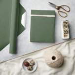 Färg-omslagning av fast Grönt Papper Presentpapper<br><div class="desc">Klassisk omslagning av pappra har en klassisk vanlig design. Du kan anpassa den med knappen Anpassa den. Matchande produkter för den här bröllopsinbjudan är en sparad datumkort och vykort,  en inbjudan till repetitionsmiddag,  inbjudan till mottagning,  tack,  kort,  bröllop-meny,  OSA kort,  tackkort och olika inbjudningskomslutningar.</div>