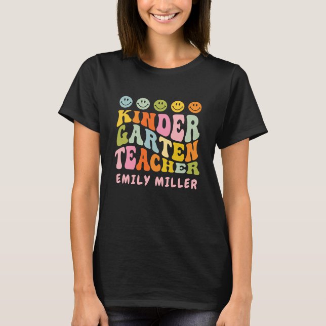Färg Roligt Kindergarten Lärarens eget namn T Shirt (Framsida)