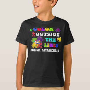 Färg utanför budgetposten autismmedvetenhet t shirt