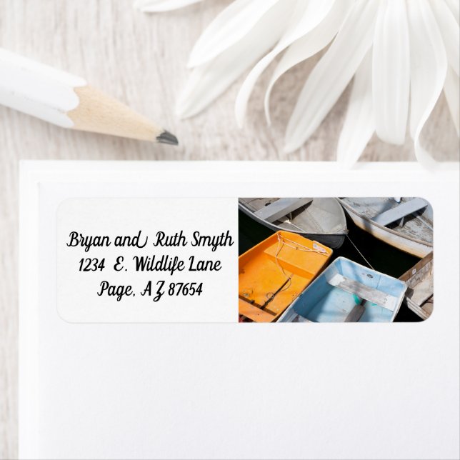 Färga båtar på dockan returadress etikett (Insitu)