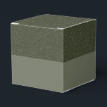 Färgad grön presentask med fläckar – Kan anpassas<br><div class="desc">Modern och elegant presentbox med en tvåtons mossgrön design med en fläckig topp och en slät bas, vilket skapar en rik visuell textur som kompletterar allt från rustika bröllop till eleganta företagsfester. Den övre delen gnistrar subtilt med en mjuk ljudeffekt, medan den nedre delen ger en lugn, dämpad grund i...</div>