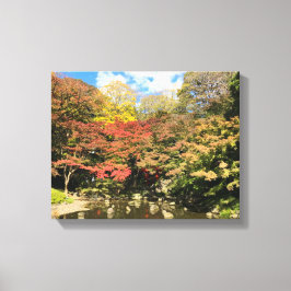 Färgad Maple Träd by Pond Canvastryck