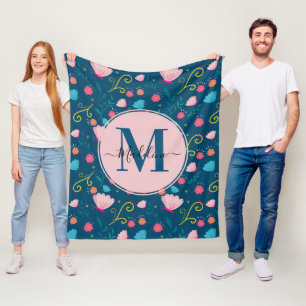 Färgade blå fjärilskrubbsblommor Löv Monogram Fleecefilt