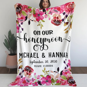 Färgade blommor på vår vattenfärg Honeymoon Fleecefilt