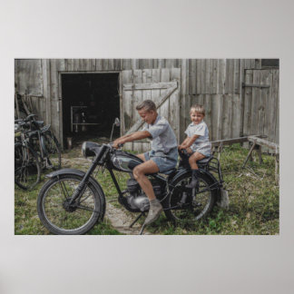 Färgade Vintage 2 Boys på en motorcykel Poster