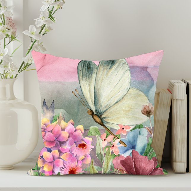 Färgämnen av fjäril Kisses bland vilda blommor Kudde (Skapare uppladdad)