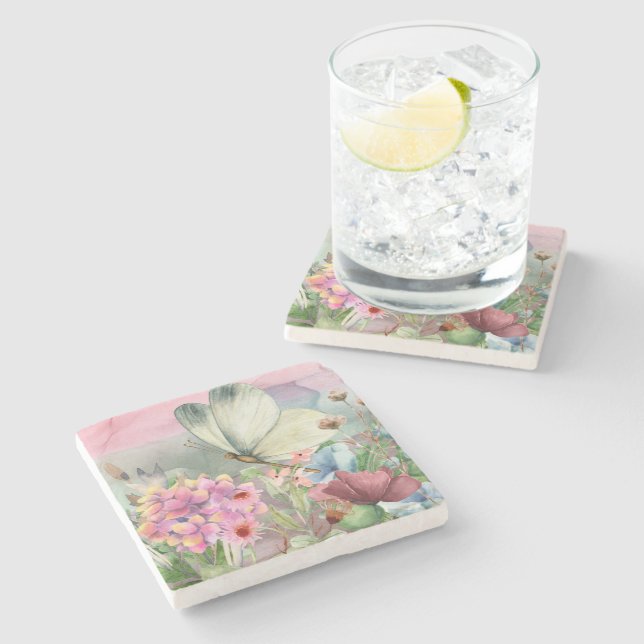 Färgämnen av fjäril Kisses bland vilda blommor Stenunderlägg (Sidan)