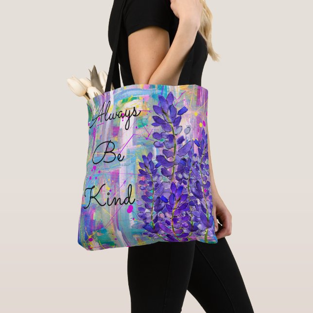 Färgämnen för Lupine Flowers med Ord Tote Bag Tygkasse (Närbild)