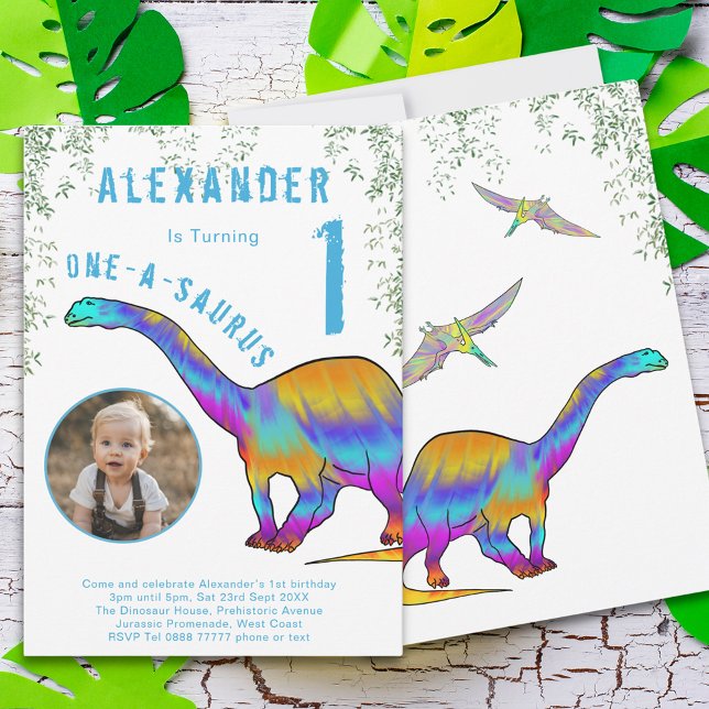 Färgämnet dinosaur 1:a födelsedagen Party Inbjudningar (Colorful dinosaur one a saurus 1st birthday party invitation watercolor dinos and photo template )