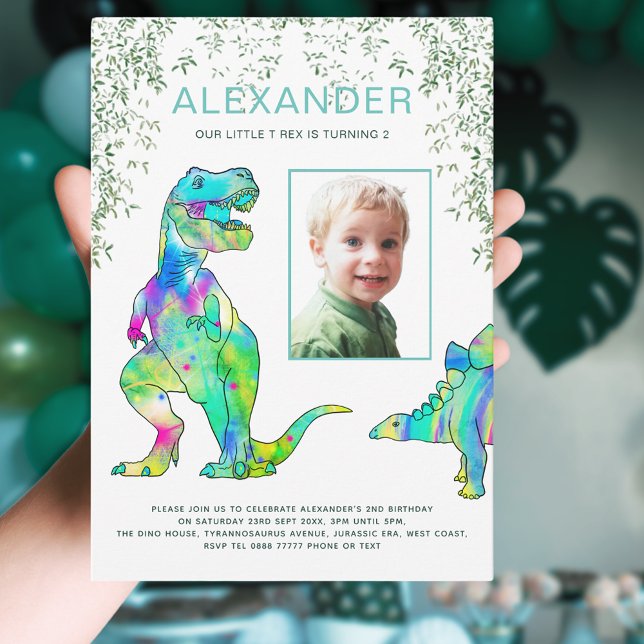 Färgämnet dinosaur 2:a födelsedag Party foto Inbjudningar (Dinosaur jungle 2nd birthday party invitation with photo template & colorful T-Rex dino watercolor )