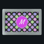 Färgämnet Retro Flower Mönster Monogram<br><div class="desc">Den här söten, den gigantiska designen har ett ljust, färgstarkt blommönster i skuggor av rosa, lila, blått och grönt i svart bakgrund. Den har en blomma - formad plats i orkid - lila där du kan lägga till ditt monogram / inledande i vitt för att anpassa dig. Det är en...</div>