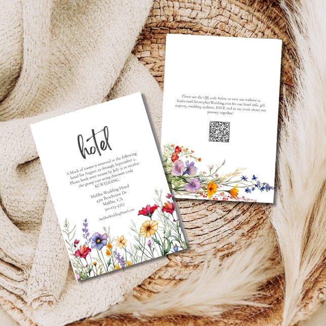 Färgämnet Wildblomme Bröllop Hotel Tilläggskort (Colorful Watercolor Wildflowers Wedding Hotel Enclosure Card with QR code, Pink Purple Yellow Flower)