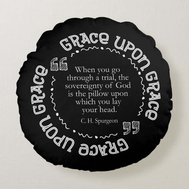 Färganpassadet kudder w-/Spurgeoncitationstecken Rund Kudde (Framsidan)