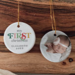 Färgat Baby Första julnyfödd Foto Julgransprydnad Keramik<br><div class="desc">Denna färgstarka baby, första nyfödda julprydnadsföremål, är den perfekt moderna dekorationen Julgran. Den enkla designen har söt och roligt typografi med alternerande färgad brev i rött, rosa, smaragd grönt, pastellgrönt och gult guld. Det här prydnadsämnet lyder "min första jul". Anpassa fronten med baby namn och året. Anpassa baksidan med ett...</div>