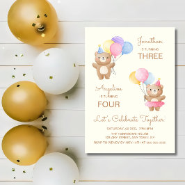 Färgballonger är tillsammans gemensamma födelsedag inbjudningar