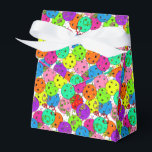 Färgballonger med Pickleball Party Presentaskar<br><div class="desc">Festive pickleball party-presentväska för valfri pickleball-spelare med färgfulla konfetti- och pickleball-ballonger på vit bakgrund. Blå, röda, ljusa gröntar, gult, rosa och lila ballonger tillverkade av pickleball bollar. Färgfull pickleball-temad födelsedag, årsdag, tack, slutet på rec-säsongen party, grattisar, tuffelpresentsäck för din pickleball-älskande mamma, pappa, morbror, moster, bror, syster, granne, morfar, mormor, make,...</div>