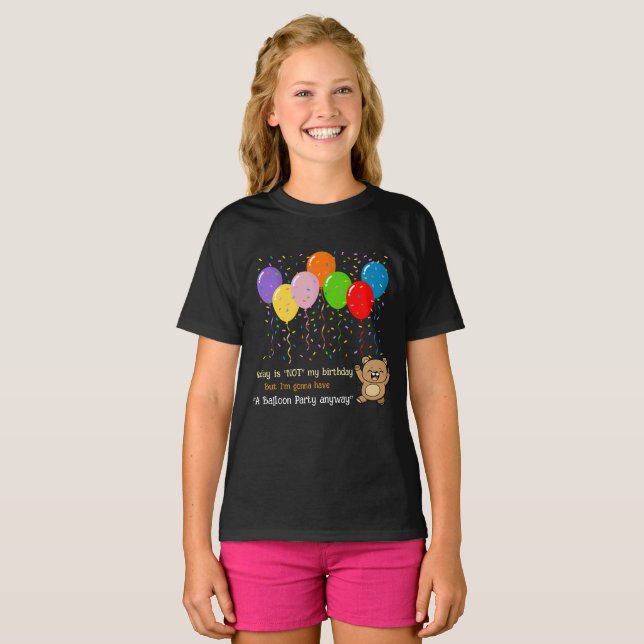 Färgballonger och ett Lycklig-björn T Shirt (Hel framsida)