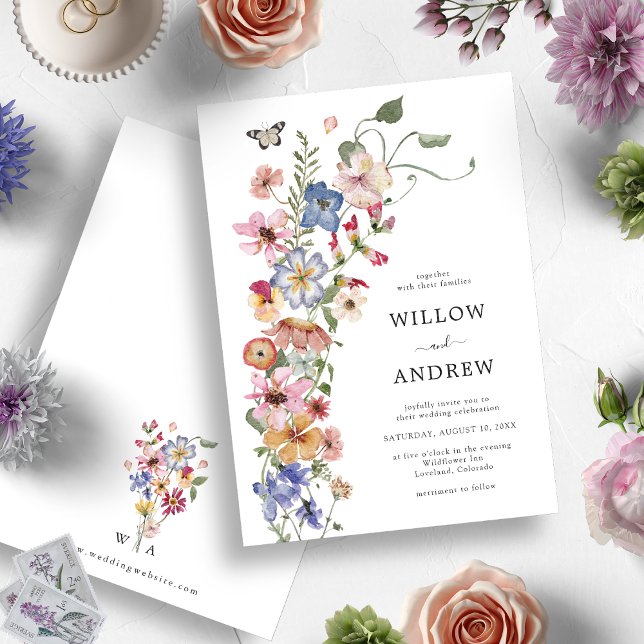 Färgbeläggning av vattenfärgen Blommigt Bröllop Inbjudningar (Colorful Watercolor Wildflower with Monogrammed Back Wedding Invitation by Painted Paperie)