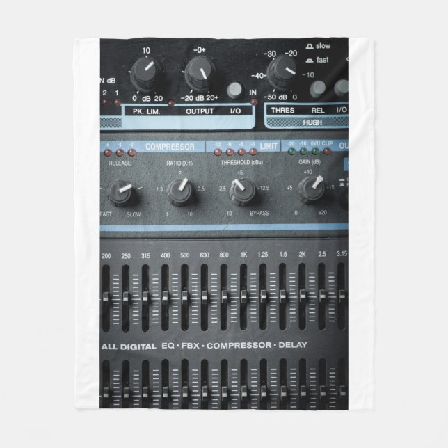 Färgbild av många knappar i en ljud-inspelning fleecefilt (Framsidan)