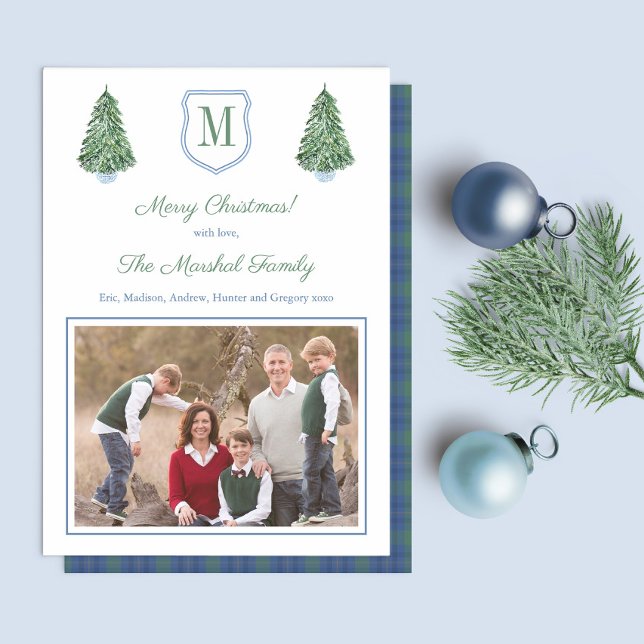 Färgblått och Grönt Tartan Julgran Photo Julkort (Simple Blue Green Design with Christmas Trees and monogram crest. On the reverse is a matching plaid)
