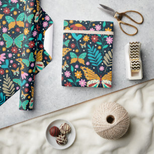 Färgblommor och fjärilar mönster presentpapper