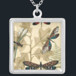 Färgdragonflugor som Flyter ovan Löv Silverpläterat Halsband<br><div class="desc">Stora drakar flyter över löven i biet av Megan Meagher. En spännande beskrivning av naturen. Se till att ställe den finns på din favoritvägg!</div>