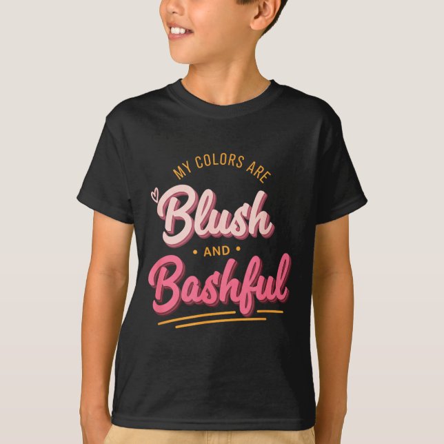 Färgerna är röda och blyga roliga rosa manus t shirt (Framsida)
