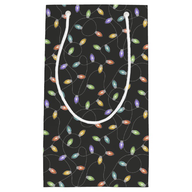 Färgfläckad ljus garland mönster på svart (Framsidan)