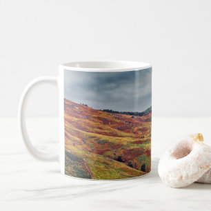 Färgfläckar backe och bergslandskap kaffemugg