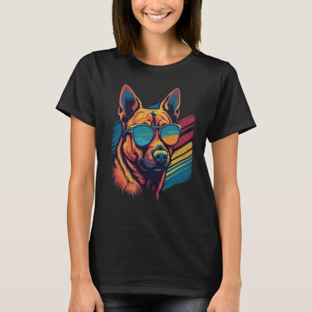 Färgfläckig belgisk malinois med solglasögon t shirt (Framsida)