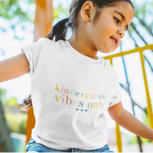 Färgfläckig regnbåge Brev   Första skoldagen T Shirt