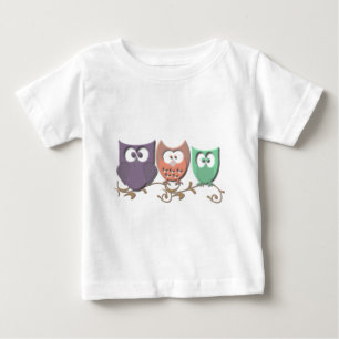 Färgfläckig Uggla på ett Vine Bild Tee Shirt