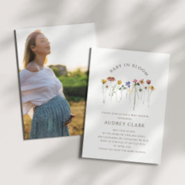 Färgfläckig vilda blommor Baby i blommfoto Inbjudningar
