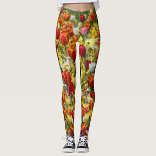 Färgformiga tulippar och dialgolvbrunnar som leger leggings