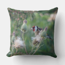 Färgfull Goldfinch på Thistle Dekorativ kudde