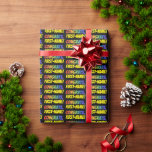 Färgfull "GRATULERAR"   Personlig Namn Wrapping P Presentpapper<br><div class="desc">Den här roligten,  som är ett sjudande pappert mönster,  innehåller budskapet "GRATULERART",  med tecknen som har ett regnbågsspektruminspirerat övertoningsfärgat mönster,  tillsammans med en personlig namn. När du slår papper som detta kan det användas när du slår in en gratulationspresent till någon.</div>