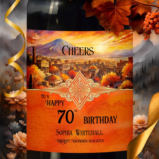 Färgfull konstnärlig Grattis på födelsedagen Vinflaska Etikett (Birthday wine label showing a watercolor Italian town at sunset with art deco gold design on orange)