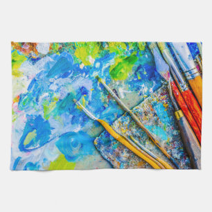 Färgfull konstnärlig palett och penslar unika, rol kökshandduk
