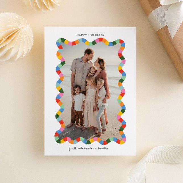 Färgfull modern Vågigt Ram Fotojul Julkort (cheery and brightly colored checkered pattern border with fun wavy design family photo holiday card)