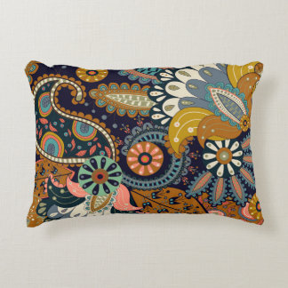 Färgfull Paisley: Blommigt Indiska Tapet. Prydnadskudde