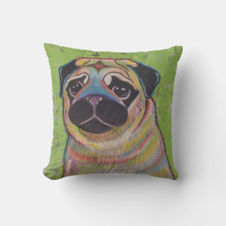 Färgfull pug-kudde på gröntens bakgrund kudde