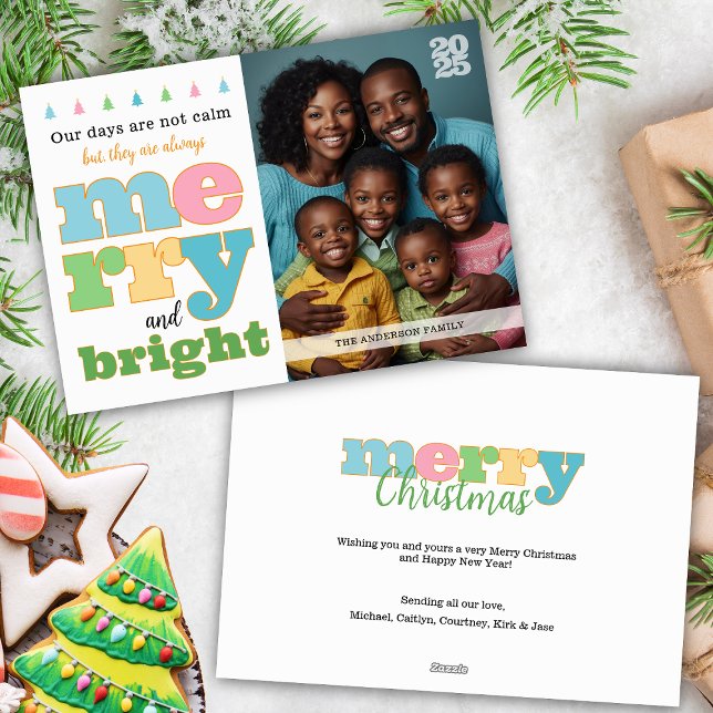 Färgfull Retro-fet typografi - Merry och Bright Julkort (colorful merry and bright holiday card with retro bold typography for funny family name messages)