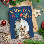 Färgfull Retro Merry & Bright Jul Photo Julkort<br><div class="desc">God och god jul! Fira säsongen med dina nära och kära och skicka ett färgstarkt kort för fotouttagning i stil ge en roligt och ett muntert helgdag. (Foto av Elina Fairytale på Pexels. Byt ut den mot din egen.)</div>